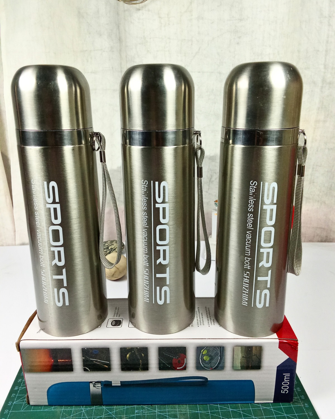 Stainless steel vacuum supports water bottle